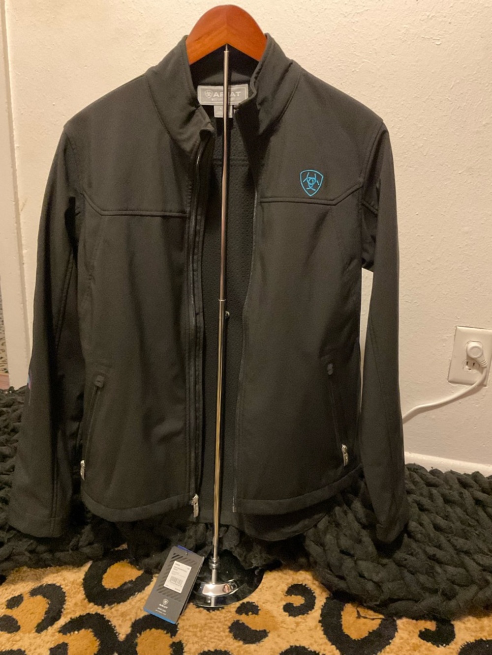 Ariat Women’s Black Lightweight Softshell Jacket - Picture 6 of 6